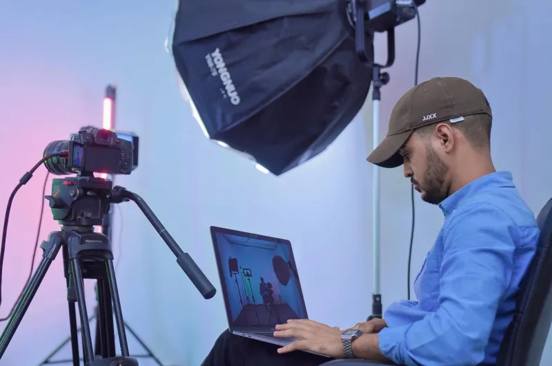 Truth in the Frame: Confronting Photography's Ethics Crisis in the Age of Digital Manipulation